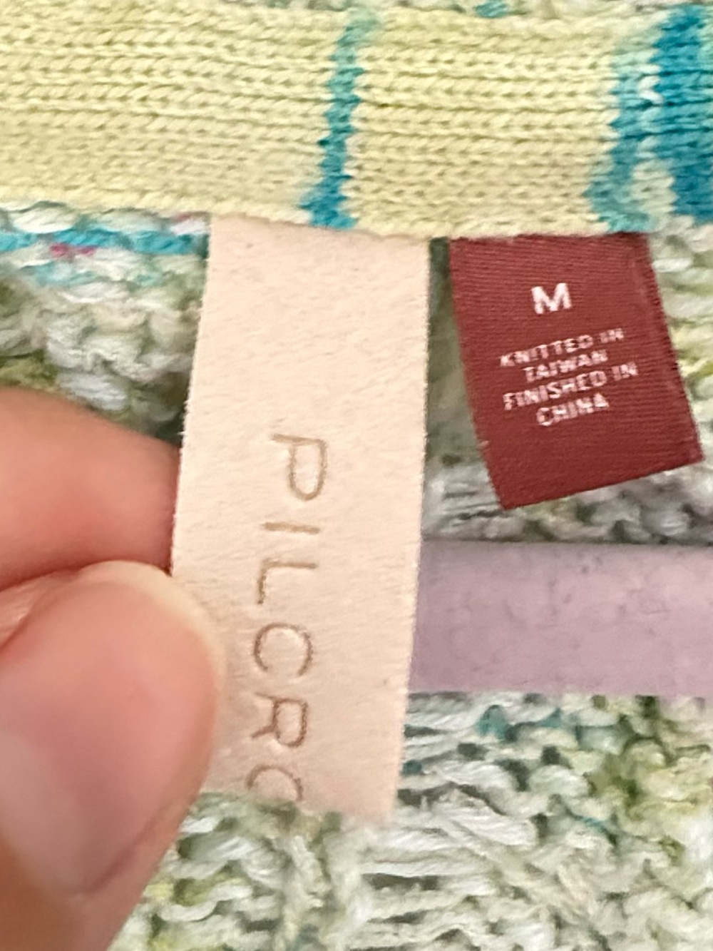 Women’s V-Neck Pastel Oversized Cable Knit Sweater - Picture 3 of 6